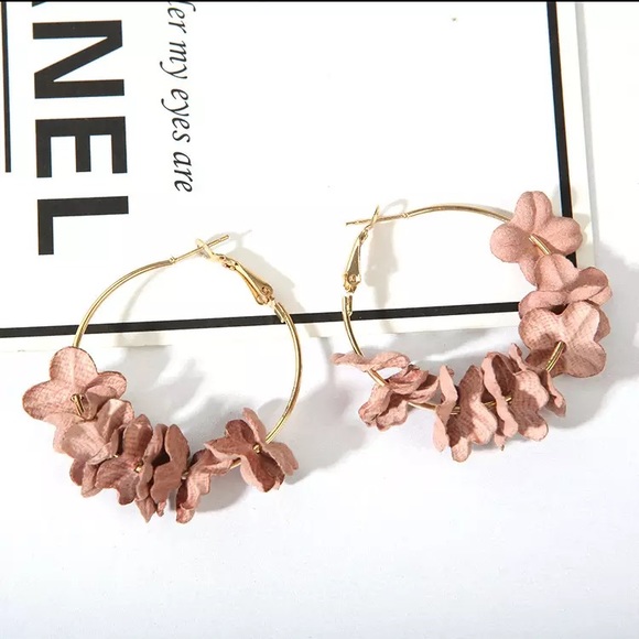 🔴𝟱/$𝟮𝟬🔴𝗖𝗟𝗘𝗔𝗥𝗔𝗡𝗖𝗘 Pink Earrings NEW - Picture 4 of 10